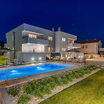 Holiday home In With Sauna Pula