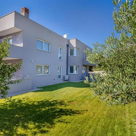 Stunning In With Sauna 펜션 풀라