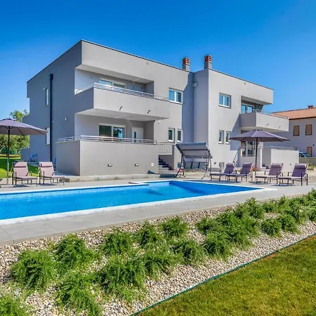 Stunning In With Sauna Feriehus Pula