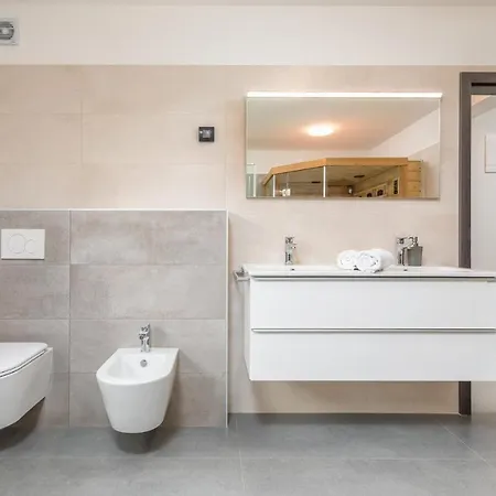 Stunning In With Sauna Pula