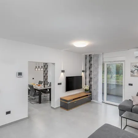 Stunning In With Sauna Сasa de vacaciones Pula