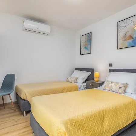 Сasa de vacaciones Amazing In With Heated Swimming Pool