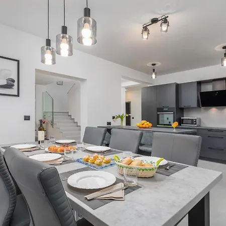 Stunning In With Sauna Сasa de vacaciones Pula