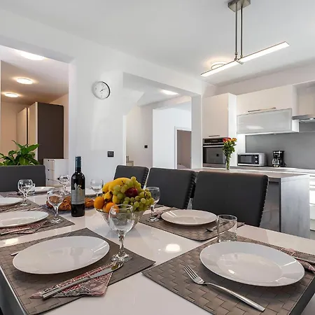 Stunning In With Sauna * Pula