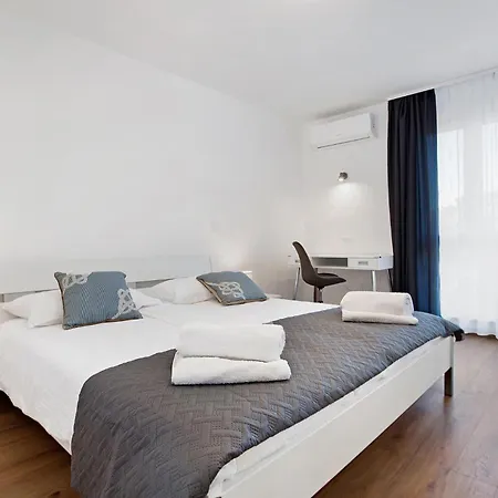 Amazing In With Heated Swimming Pool Сasa de vacaciones Pula