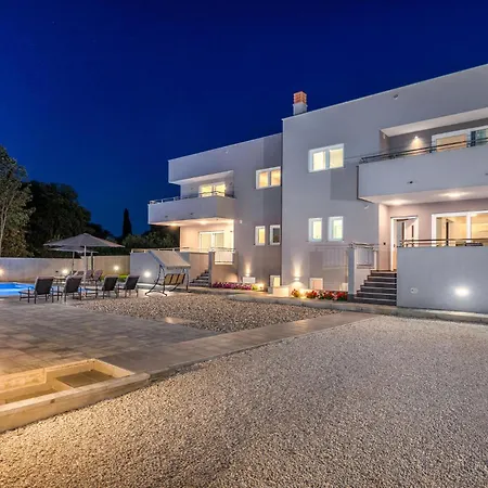 Stunning In With Sauna Feriehus Pula