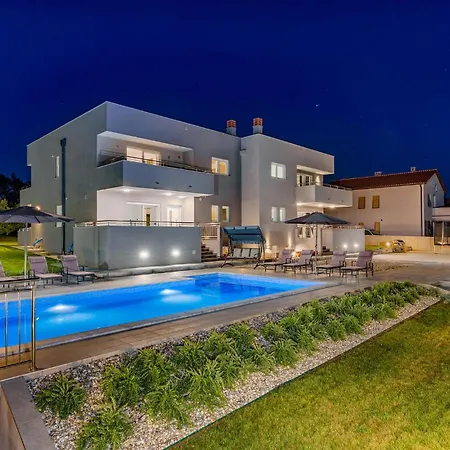 Feriehus Stunning In With Sauna Pula