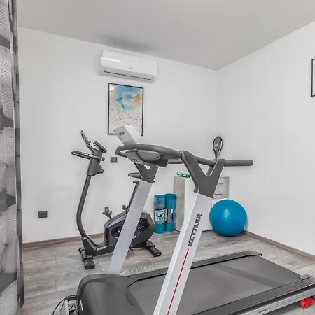 Stunning In With Sauna Feriehus Pula