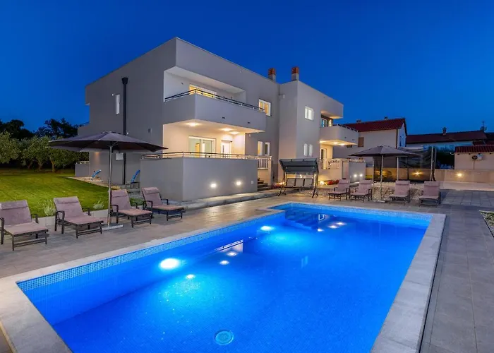 Stunning In With Sauna Póla