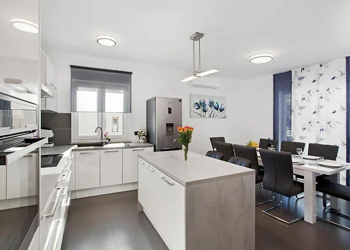 Nyaraló Stunning In With Sauna *