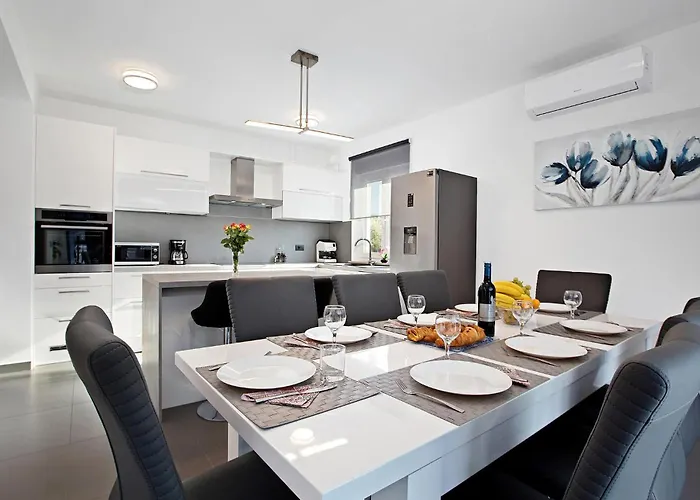 Stunning In With Sauna Póla