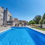 Beautiful Home In Pula With Sauna * Пула